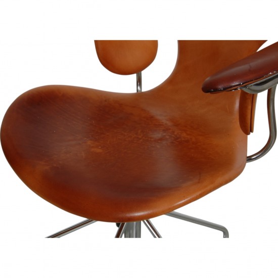 Arne Jacobsen Lilje kontorstol i patineret cognac læder