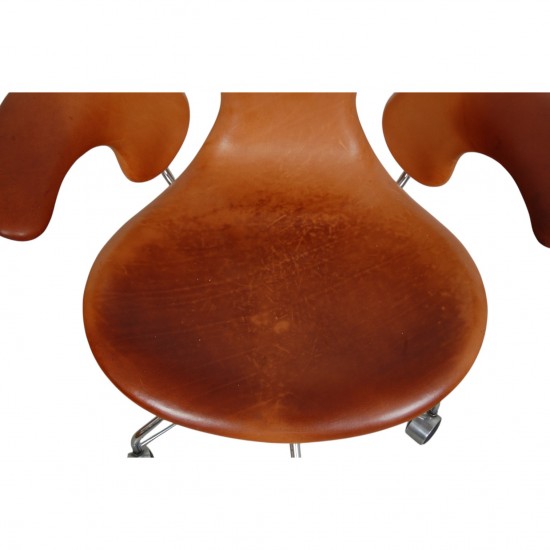 Arne Jacobsen Lilje kontorstol i patineret cognac læder