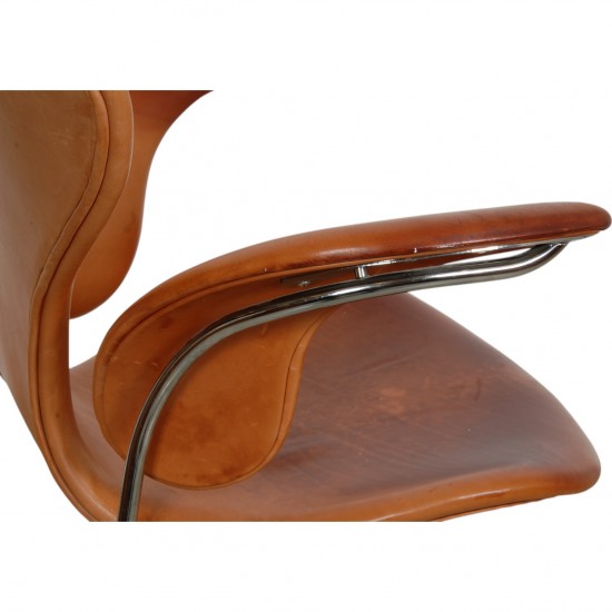 Arne Jacobsen Lilje kontorstol i patineret cognac læder
