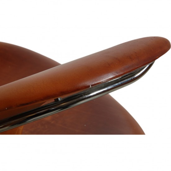 Arne Jacobsen Lilje kontorstol i patineret cognac læder