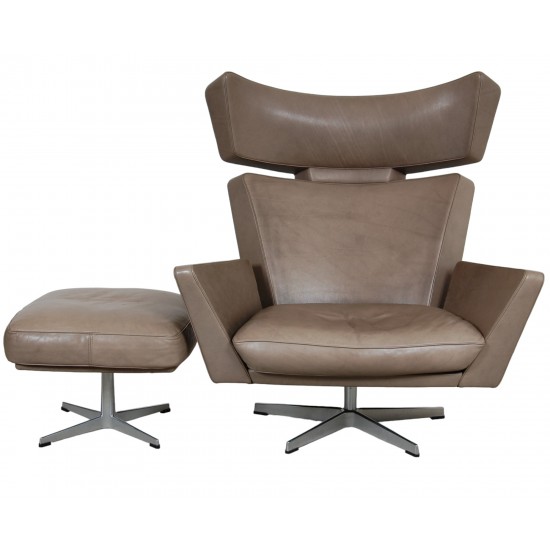Arne Jacobsen Oksen lounge chair with footstool