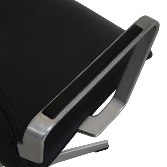 Arne Jacobsen Midle heigh Oxford chair in black leather