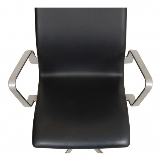 Arne Jacobsen Oxford chair with medium high back and black leather