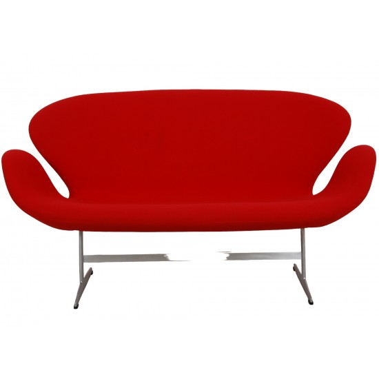 Arne Jacobsen Svane sofa i rødt stof