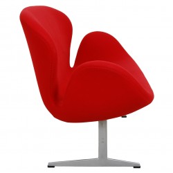 Arne Jacobsen Svane sofa i rødt stof