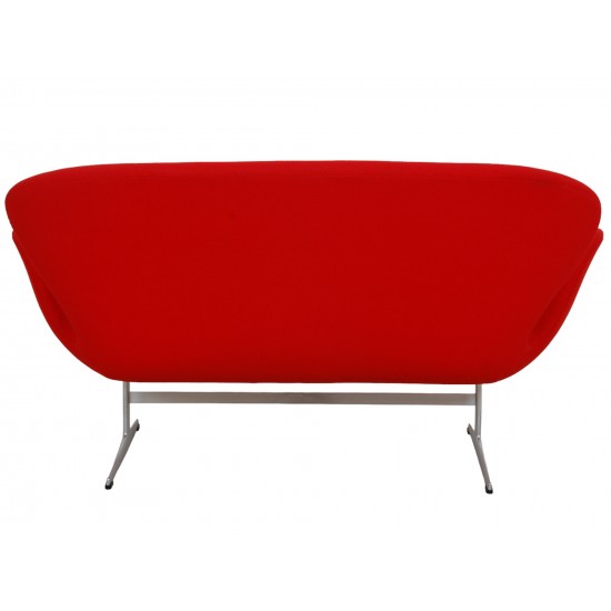 Arne Jacobsen Svane sofa i rødt stof