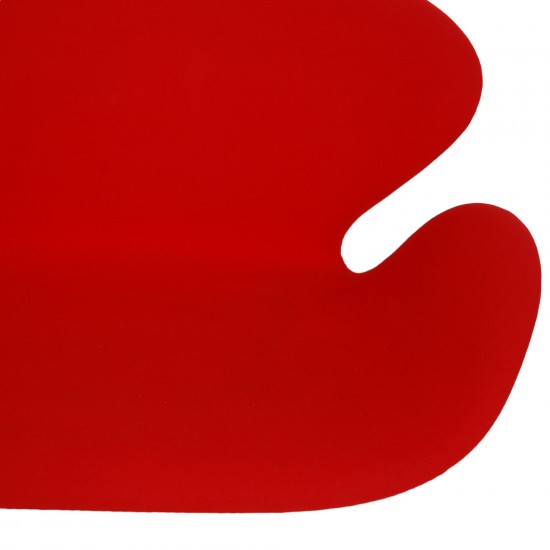 Arne Jacobsen Swan sofa in red fabric