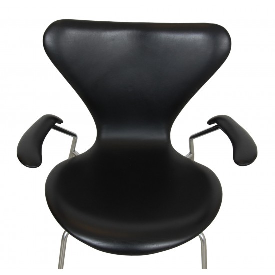 Sæt af 6 Arne Jacobsen Syver armstole i sort læder