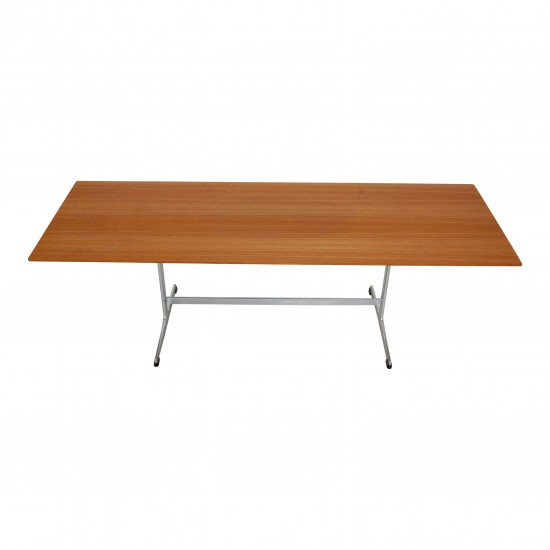 Arne Jacobsen nyrenoveret rektangulært sofabord af teak 55x151 cm Arne Jacobsen nyrenoveret rektangulært sofabord af teak 55x151 cm