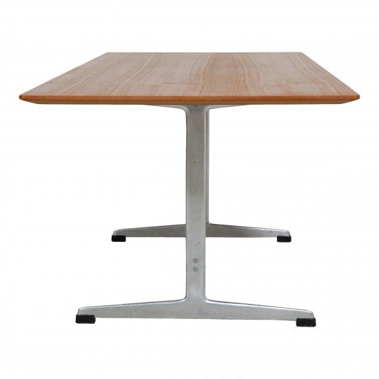 Arne Jacobsen nyrenoveret rektangulært sofabord af teak 55x151 cm Arne Jacobsen nyrenoveret rektangulært sofabord af teak 55x151 cm