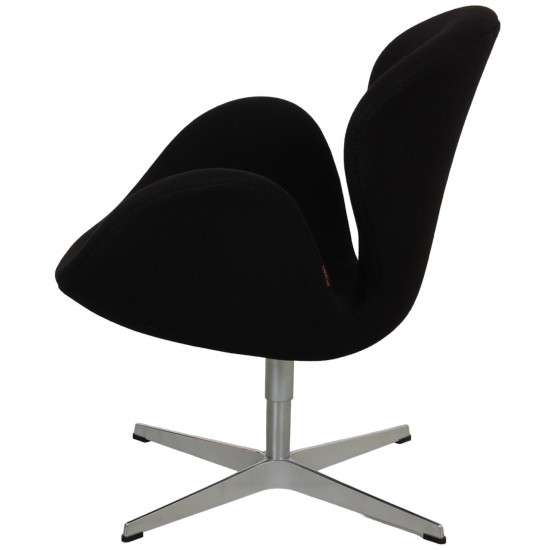 Arne Jacobsen Swan chair in black hallingdal fabric