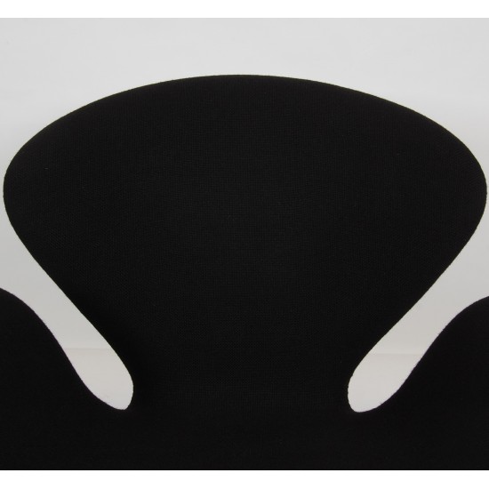 Arne Jacobsen Swan chair in black hallingdal fabric