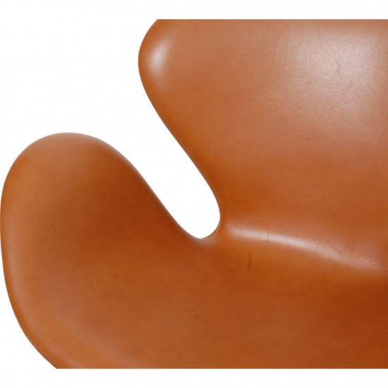Arne Jacobsen Svane stol i cognac Classic læder med vip