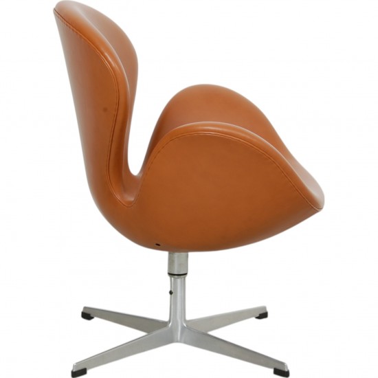 Arne Jacobsen Svane stol i cognac Classic læder med vip