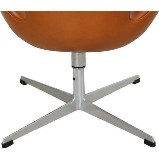 Arne Jacobsen Svane stol i cognac Classic læder med vip