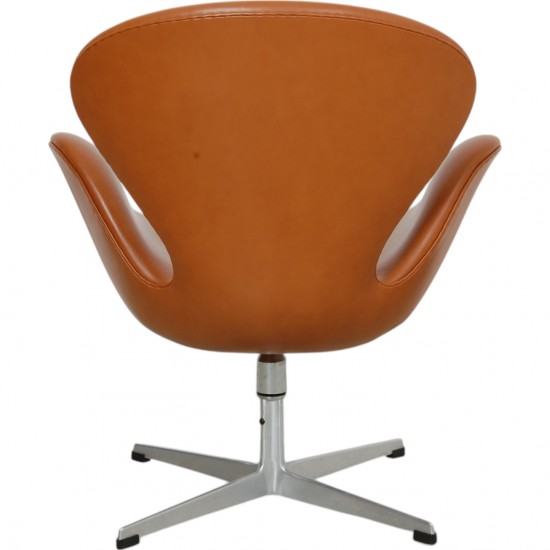 Arne Jacobsen Svane stol i cognac Classic læder med vip