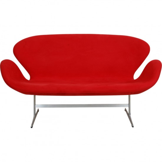 Arne Jacobsen Swan sofa in red Alcantara fabric