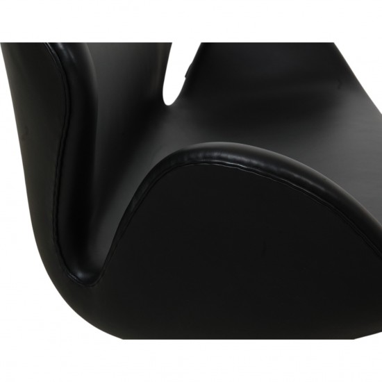 Arne Jacobsen Svane sofa i sort Essential læder