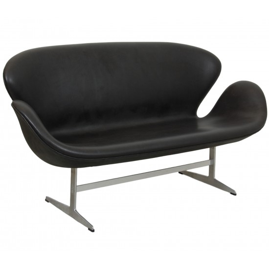 Arne Jacobsen Svane sofa i sort grace læder