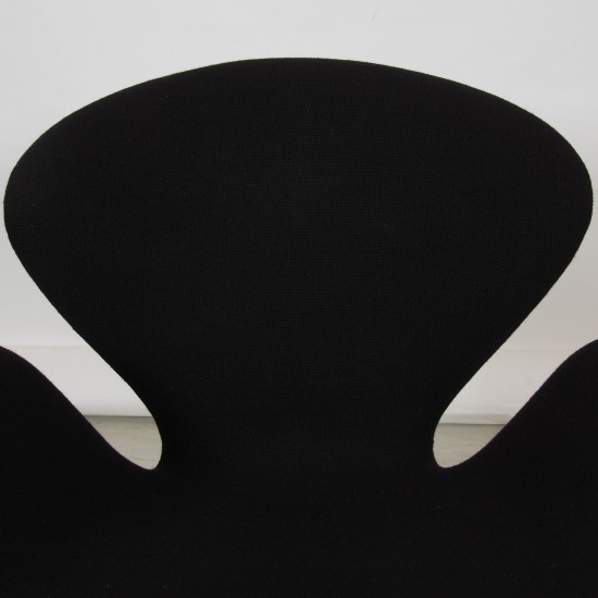 Arne Jacobsen Swan chair in black Hallingdal fabric with height adjustment