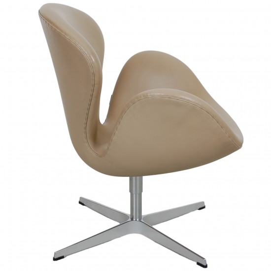 Arne Jacobsen Swan chair in beige essential leather