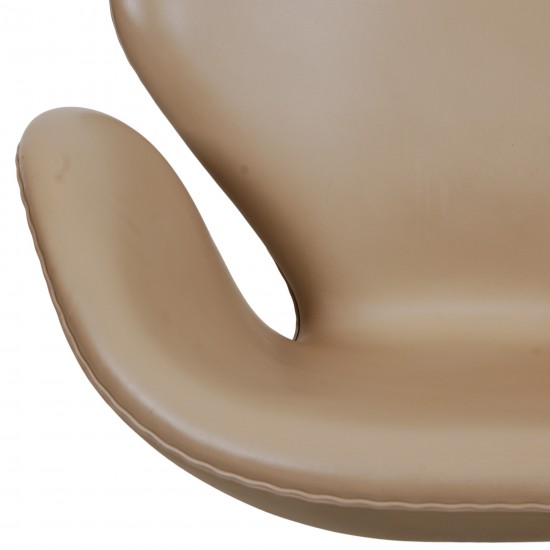 Arne Jacobsen Swan chair in beige essential leather