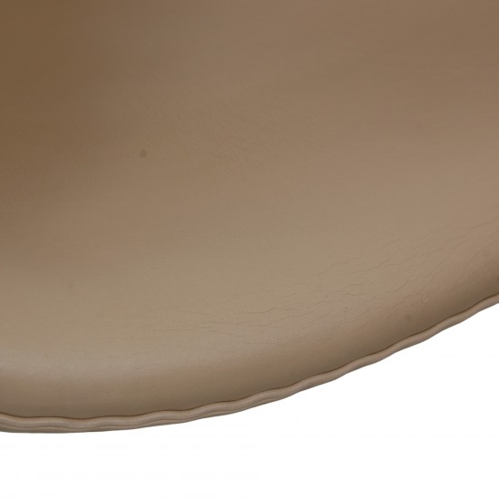 Arne Jacobsen Svanen stol i beige Essential læder