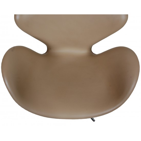 Arne Jacobsen Swan chair in beige essential leather