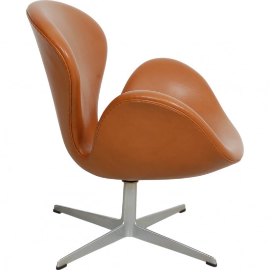 Arne Jacobsen Vintage lav Svane stol betrukket med cognac classic læder