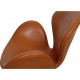 Arne Jacobsen Vintage lav Svane stol betrukket med cognac classic læder