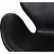 Arne Jacobsen Vintage lav Svane stol betrukket med sort klassisk læder