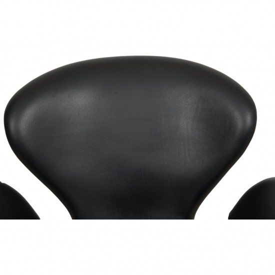 Arne Jacobsen Vintage lav Svane stol betrukket med sort klassisk læder