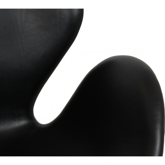 Arne Jacobsen Vintage lav Svane stol betrukket med sort klassisk læder