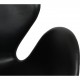 Arne Jacobsen Vintage lav Svane stol betrukket med sort klassisk læder