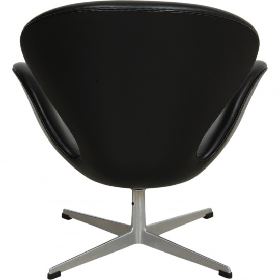 Arne Jacobsen Vintage lav Svane stol betrukket med sort klassisk læder