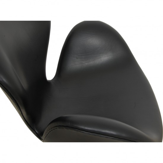 Arne Jacobsen Vintage lav Svane stol betrukket med sort klassisk læder