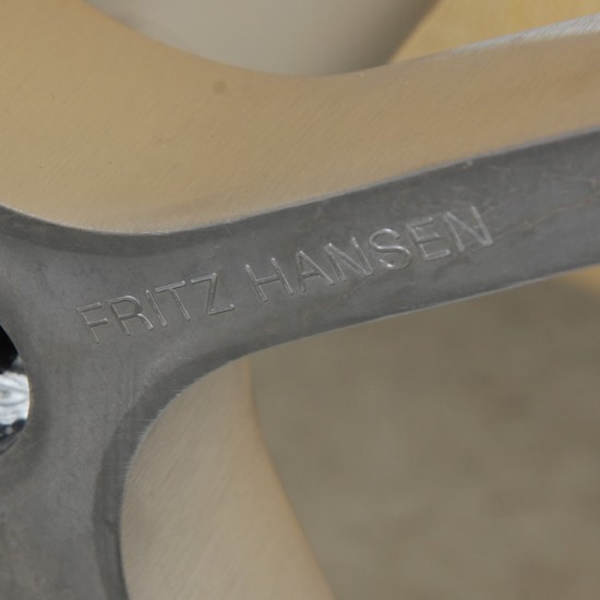 Arne Jacobsen Svane stol i gult Christianshavns stof