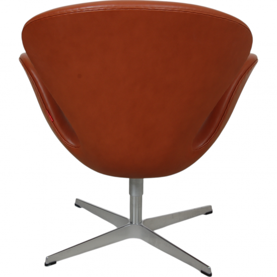Arne Jacobsen Svane stol i cognac Aura læder