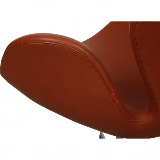 Arne Jacobsen Svane stol i cognac Aura læder