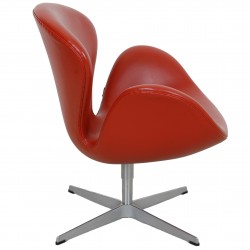 Arne Jacobsen Swan chair in red Aura leather