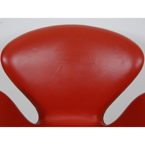 Arne Jacobsen Svane stol i rødt Aura læder