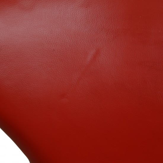 Arne Jacobsen Swan chair in red Aura leather