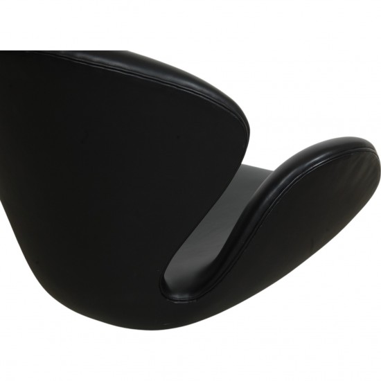 Arne Jacobsen Svane stol i sort aura læder