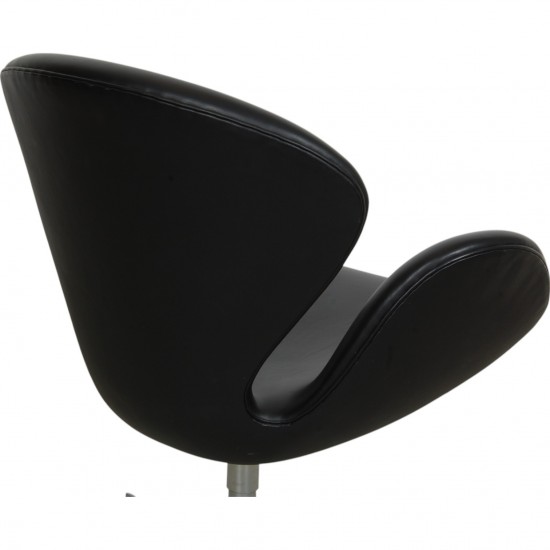 Arne Jacobsen Svane stol i sort aura læder