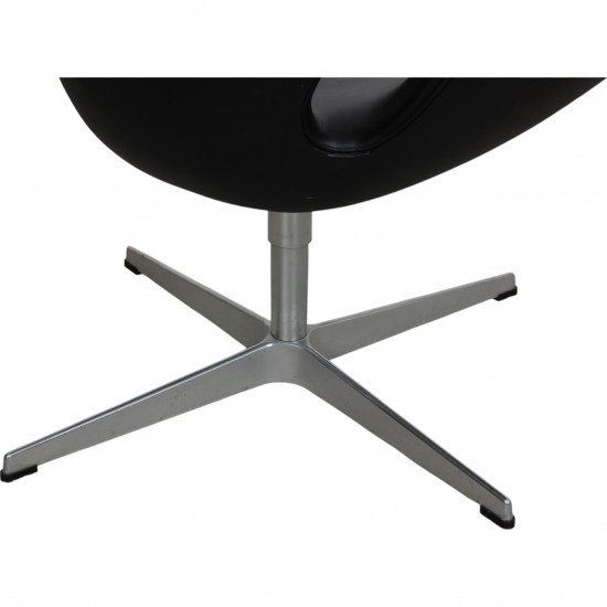 Arne Jacobsen Svane stol i sort aura læder