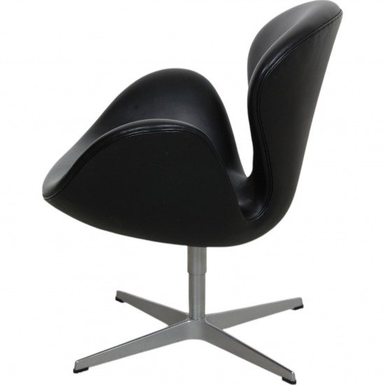 Arne Jacobsen Svane stol i sort aura læder