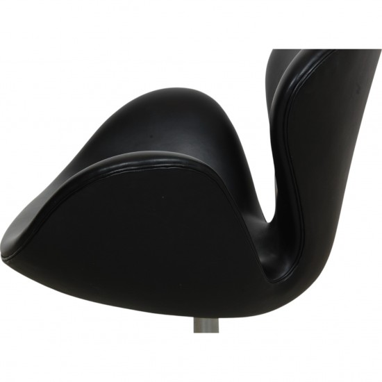 Arne Jacobsen Svane stol i sort aura læder