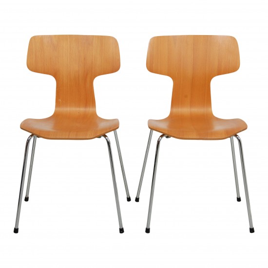 Arne Jacobsen Set of T-chairs of beechwood and with chrome legs
