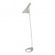 Arne Jacobsen Hvid Standerlampe, ældre model med brugsspor Arne Jacobsen Hvid Standerlampe, ældre model med brugsspor