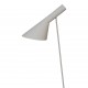Arne Jacobsen Hvid Standerlampe, ældre model med brugsspor Arne Jacobsen Hvid Standerlampe, ældre model med brugsspor